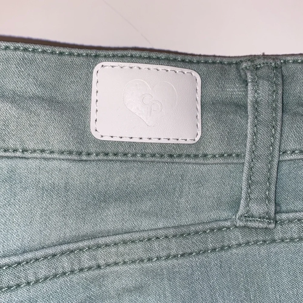 Celebrity Pink Girls solid light green pre washed denim shorts Size 12